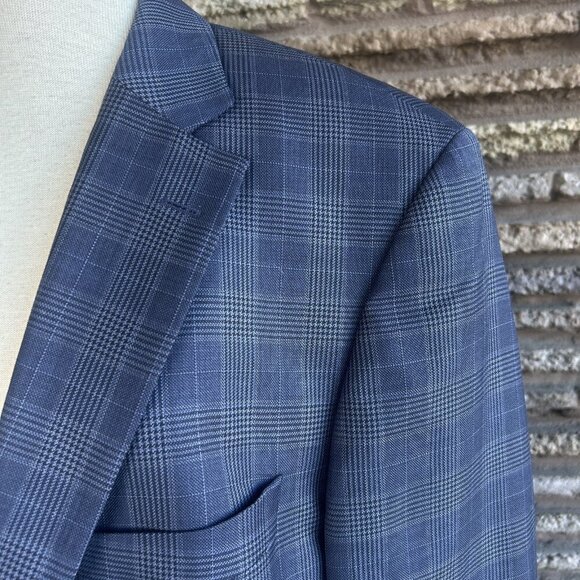 Hugo Boss Euro Style 100% Wool Blue Plaid Sport Coat Blazer Size 46L - Picture 1 of 10
